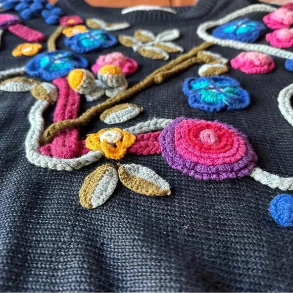 90s Vintage CHUNKY 3D Crochet Flower Sweater Victoria Harbour Sz L Grandmacore - Picture 4 of 12